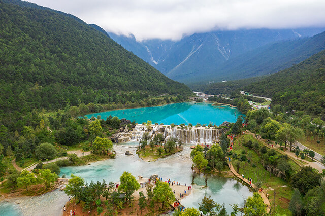 Bạch Thủy Hà - Cảnh đẹp như mộng dưới chân núi Ngọc Long