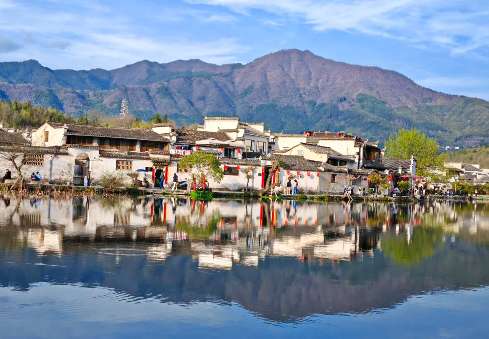 CỔ TRẤN HOÀNH THÔN ĐẸP TỰA TRANH