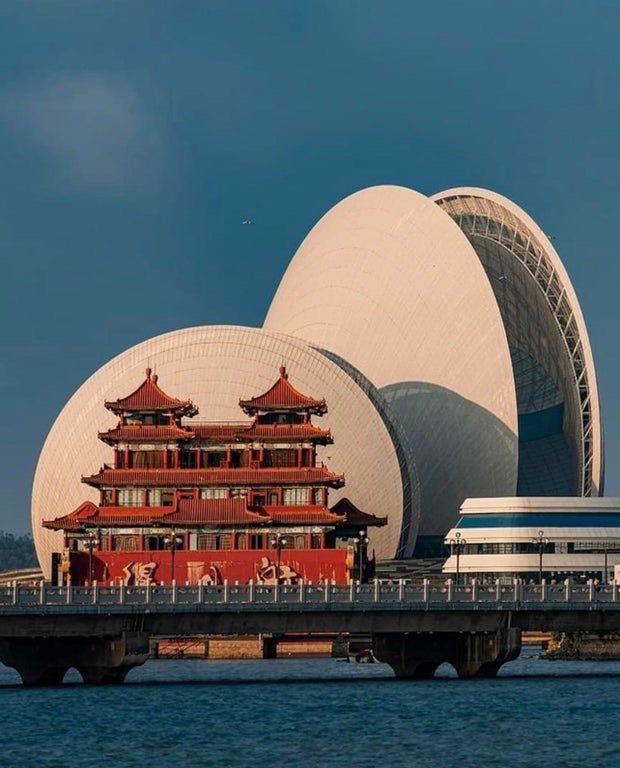 NHÀ HÁT NHẬT NGUYỆT BỐI – KIỆT TÁC NGHỆ THUẬT GIỮA NON NƯỚC TRƯƠNG GIA GIỚI - Du lịch Homey Tourist