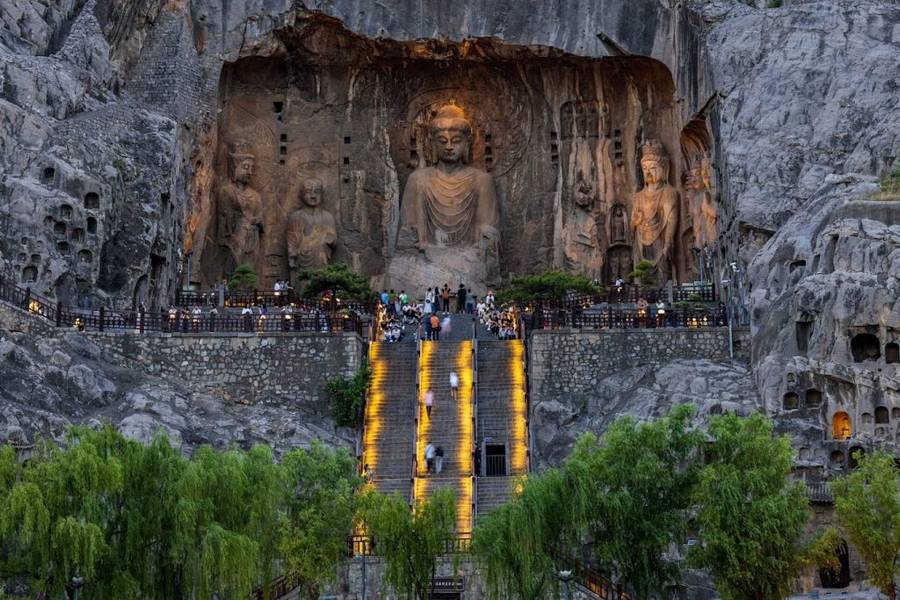 Hang đá Long Môn – đỉnh cao nghệ thuật tạc khắc hang động Phật Giáo Trung Hoa