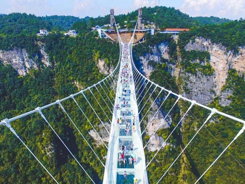 Cầu kính Đại Hiệp Cốc - "Đi bộ trên mây" giữa Trương Gia Giới