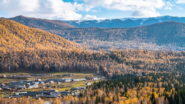 Làng Hemu - Ngôi Làng Đẹp Như Tranh Vẽ Tại Tân Cương