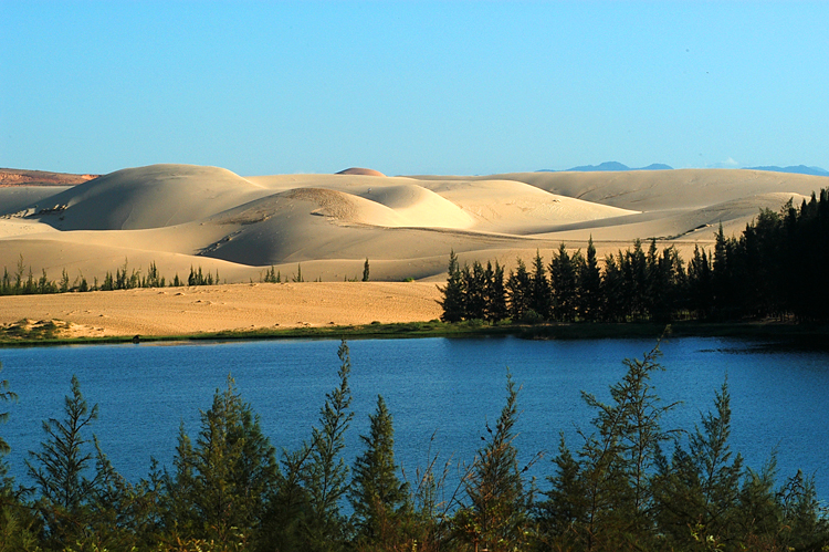 WHITE SAND DUNES MUI NE, VIETNAM, MUI NE TOP ATTRACTION